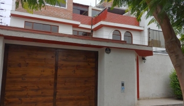 Amplia Casa, A 1 Cdra. Av. La Molina, Urb. San César